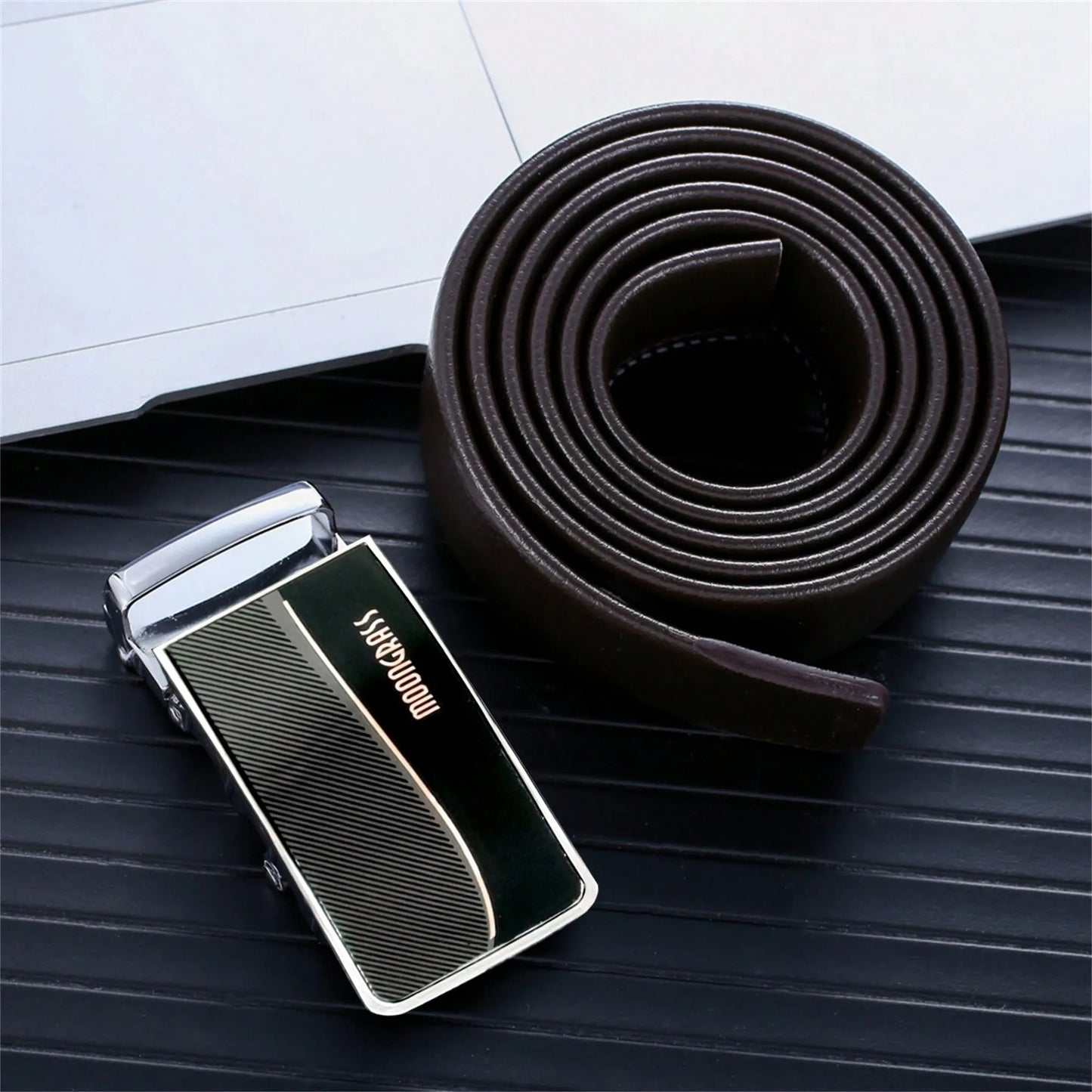 Set de Regalo para Hombre 3 en 1 – Reloj, Gafas y Cinturón con Hebilla Elegante